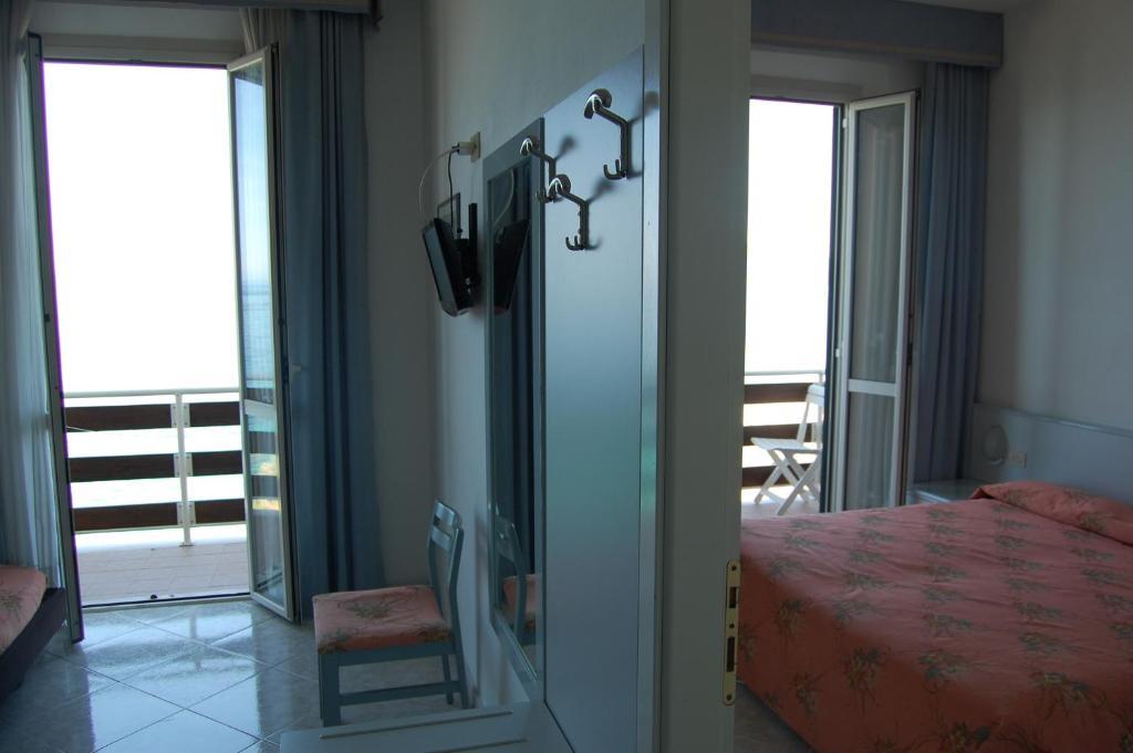 Hotel Villa Ombrosa Portoferraio Room photo