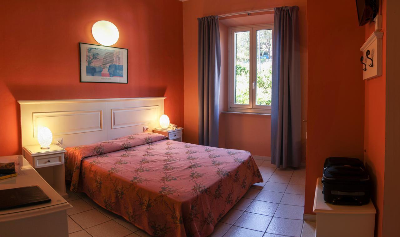 Hotel Villa Ombrosa Portoferraio Room photo