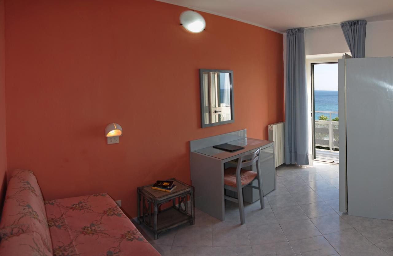 Hotel Villa Ombrosa Portoferraio Room photo